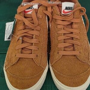 Nike Men's Tan Sneakers
